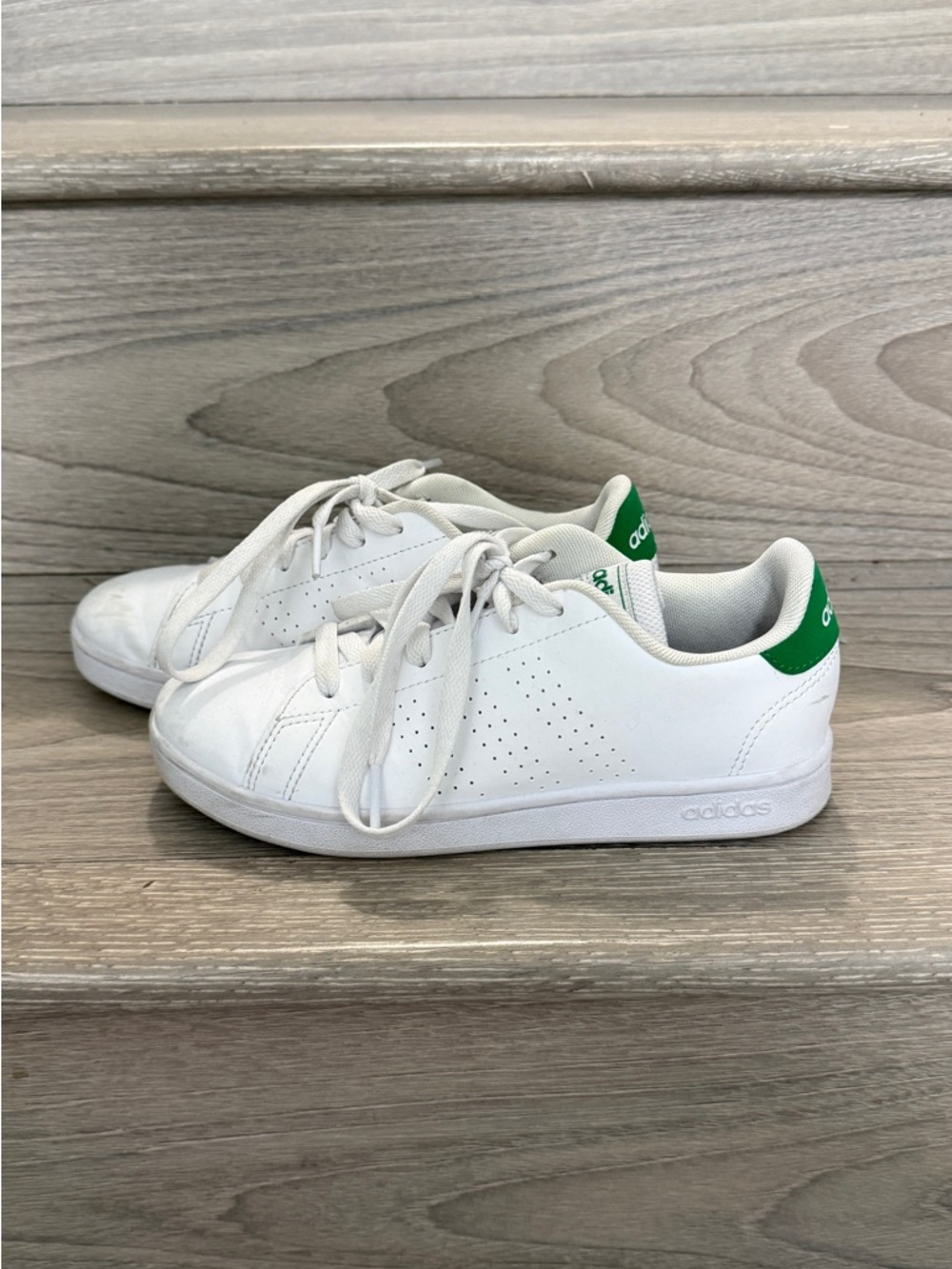 adidas Advantage Base 2.0 Sneakers in White and Green sz 2